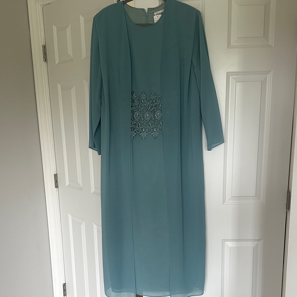 Chic Long Sleeve Teal Dress with Embroidery